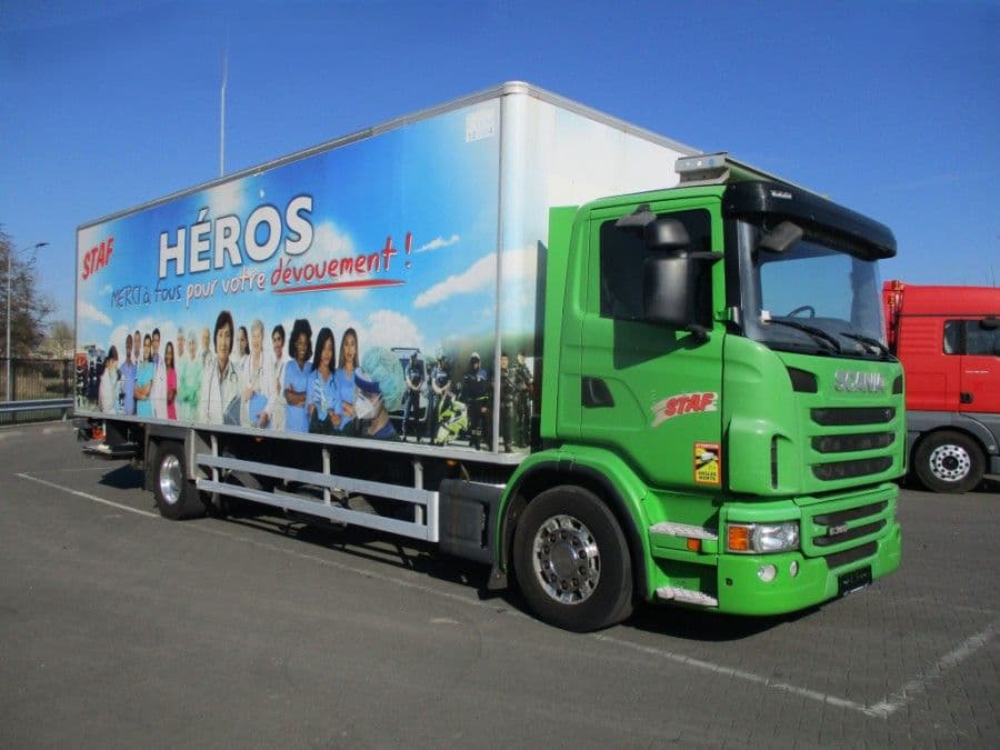 Scania G360 19T Rígido con Caja Cerrada