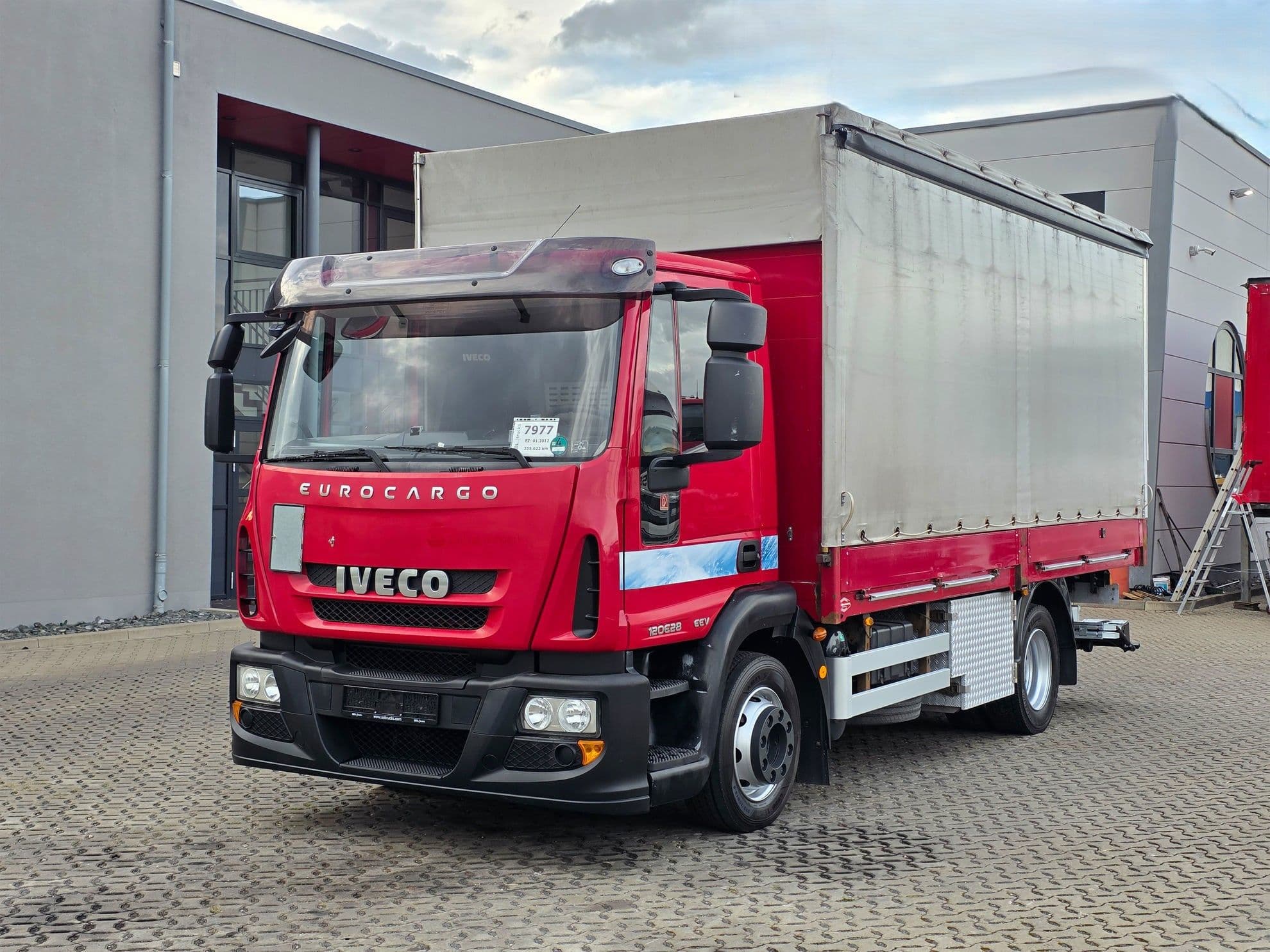 Iveco Eurocargo 120E28 Tauliner con laterales de aluminio Euro 5
