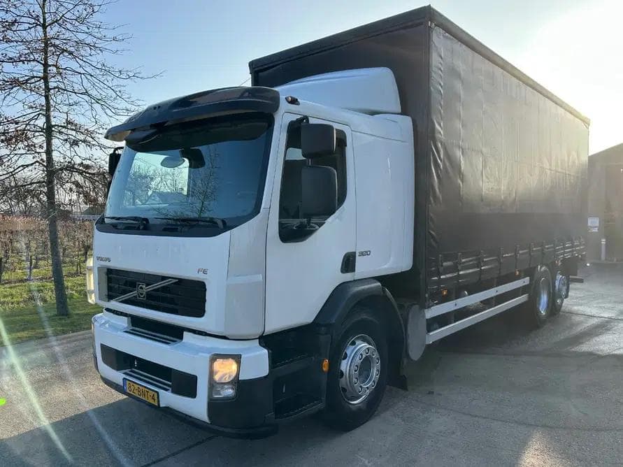 Volvo FE 320 2008 Cortina Lateral