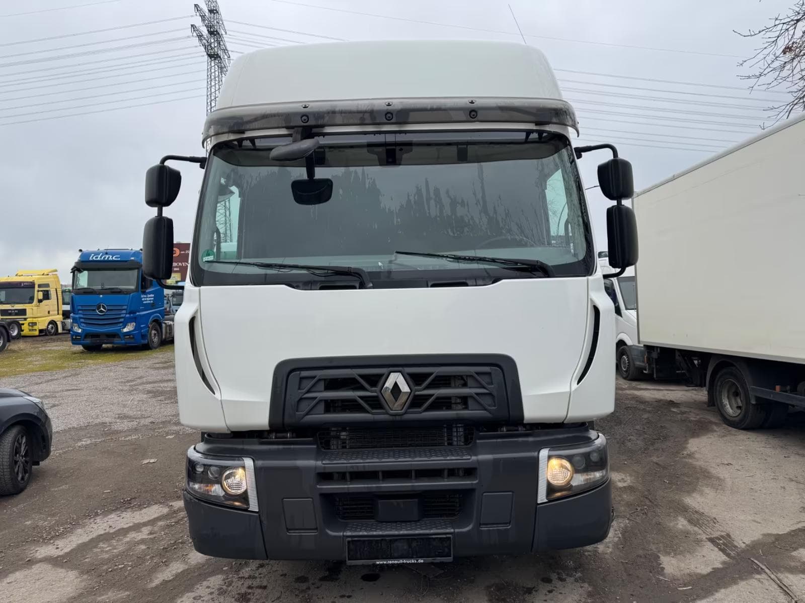 Renault D 18 Wide 320 Koffer