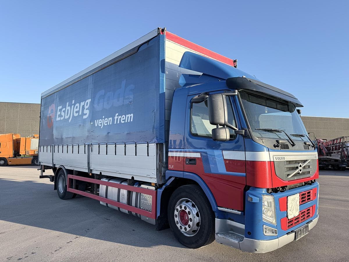 Volvo FM 330 7.7m 4x2 Caja Cerrada con Plataforma