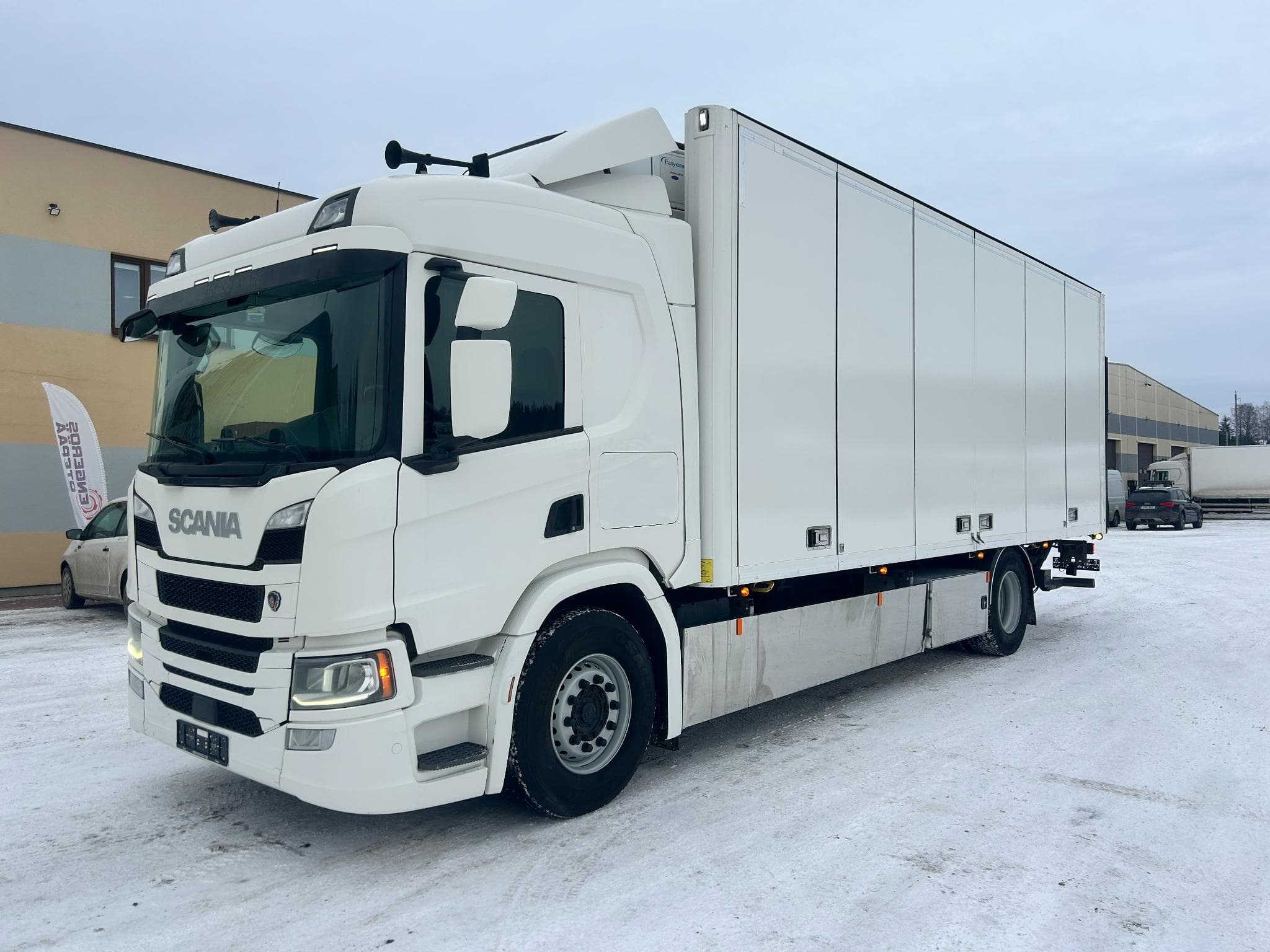 Scania P320 4x2 Euro6 Frigorífico con Apertura Lateral y Plataforma Elevadora