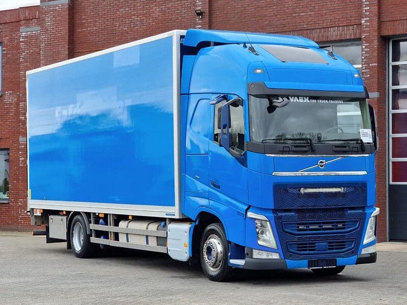 Volvo FH 13.420 Globetrotter XL 4x2 - Caja - Loadlift