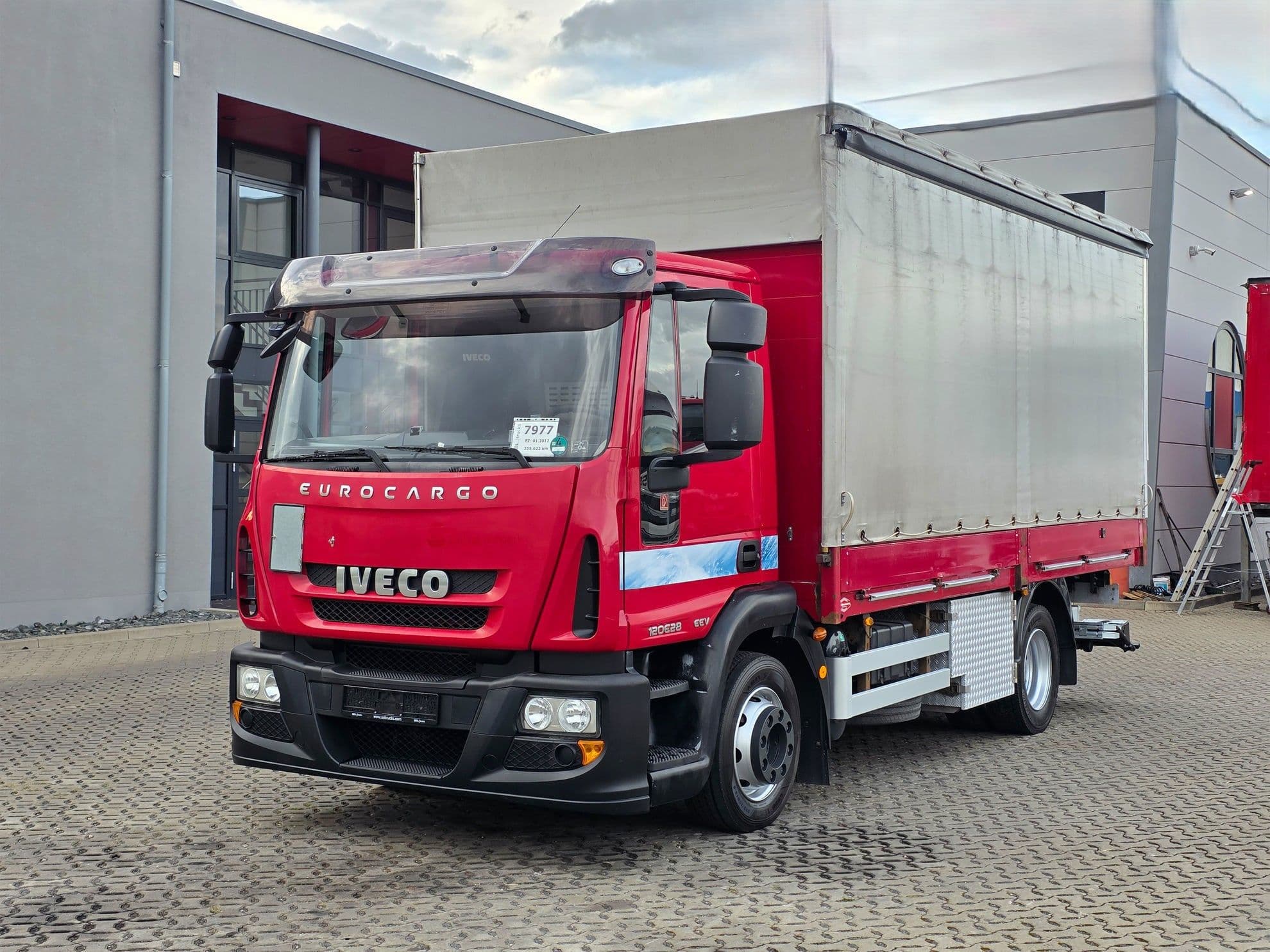 Iveco Eurocargo 120E28 Plataforma con laterales de aluminio