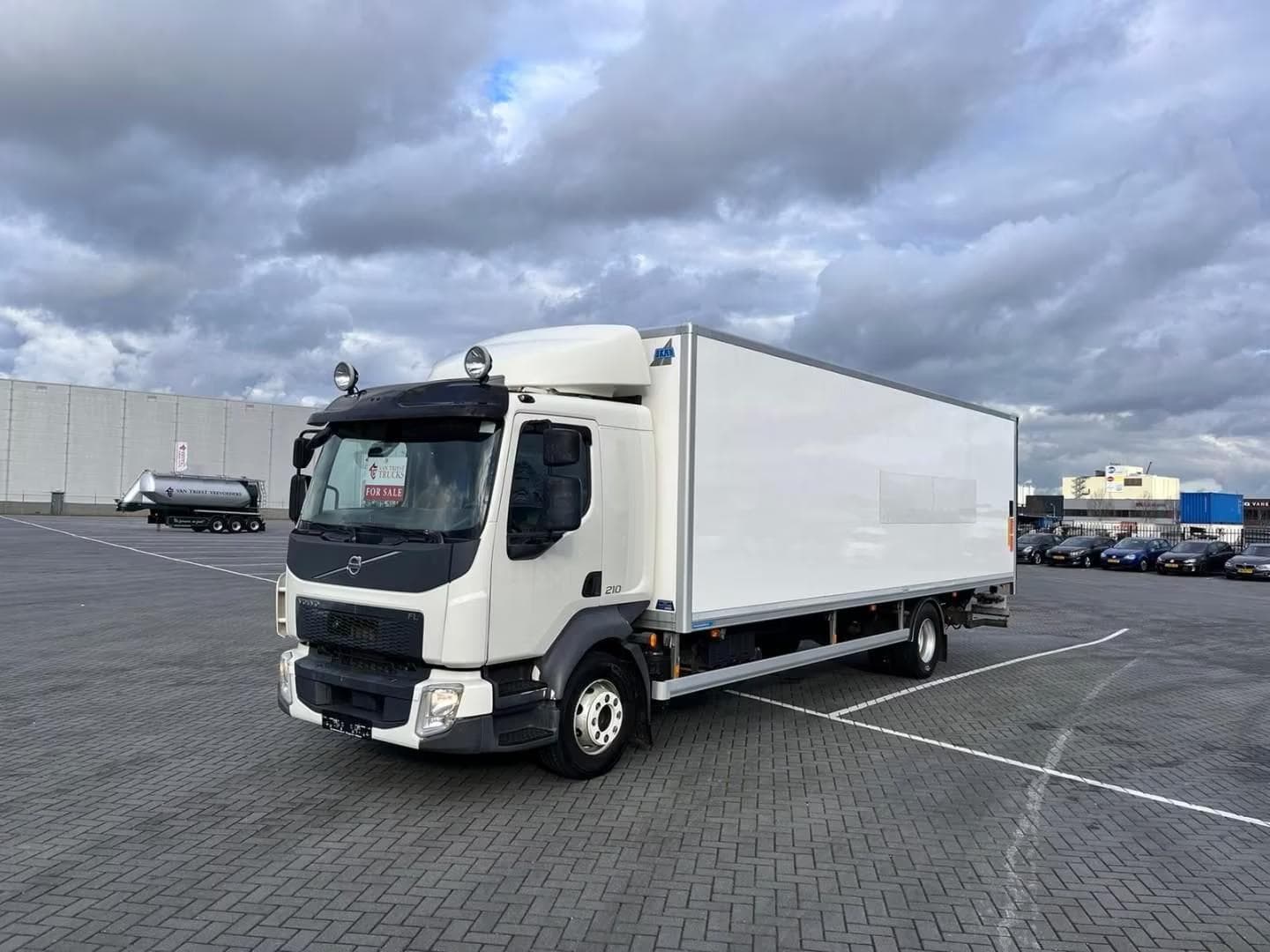 Volvo FL210 Koffer 2016